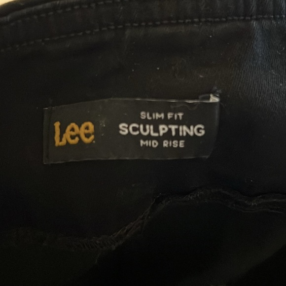 Lee Ladies pull on shorts Black Denim Excellent Condition Size 16 very comfy. - Picture 10 of 11